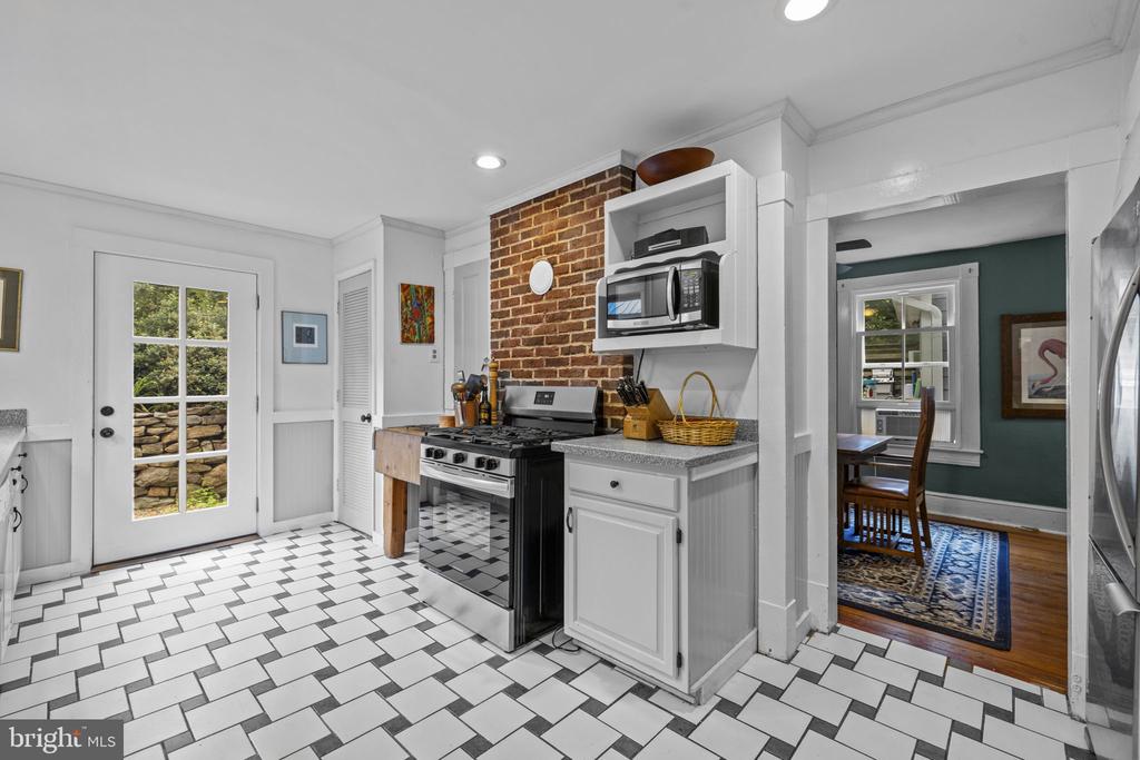 36944 CHARLES TOWN PIKE