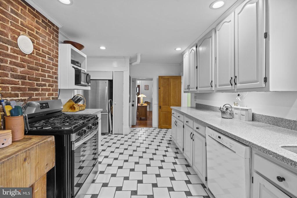 36944 CHARLES TOWN PIKE