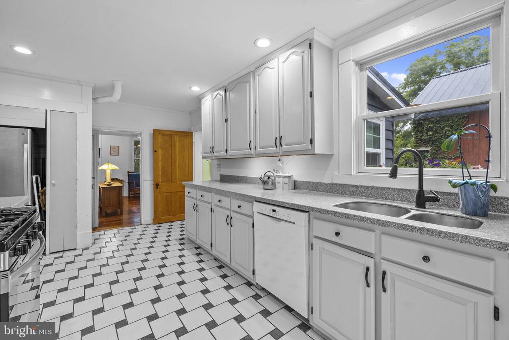 36944 CHARLES TOWN PIKE