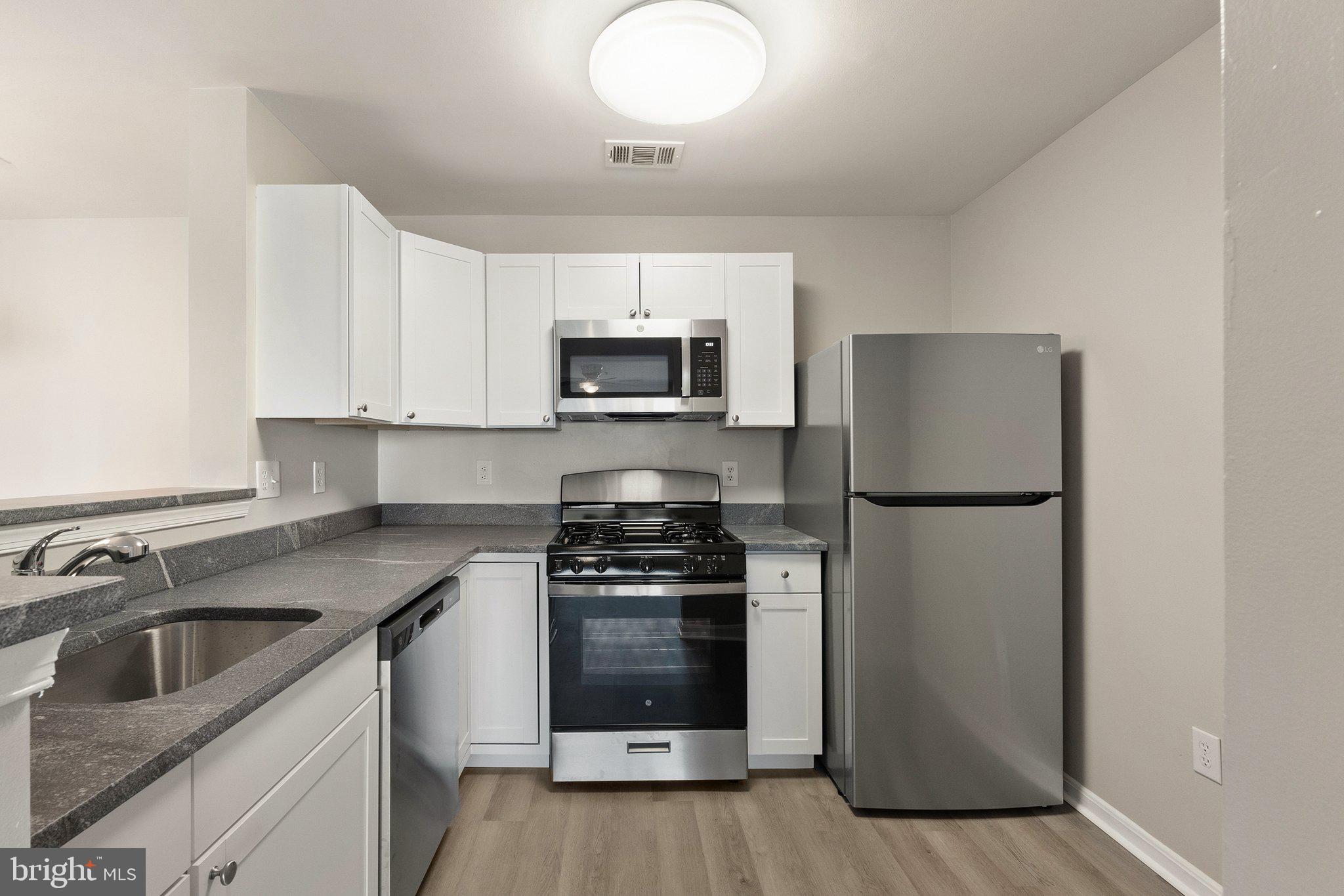 1055 GARDENVIEW LOOP 302