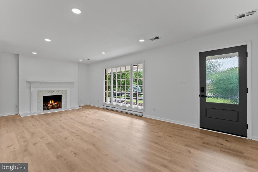 9706 SIGNAL COURT