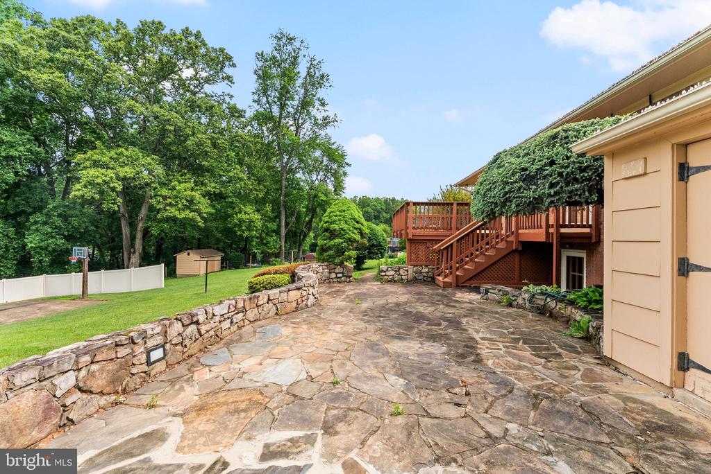 9706 SIGNAL COURT