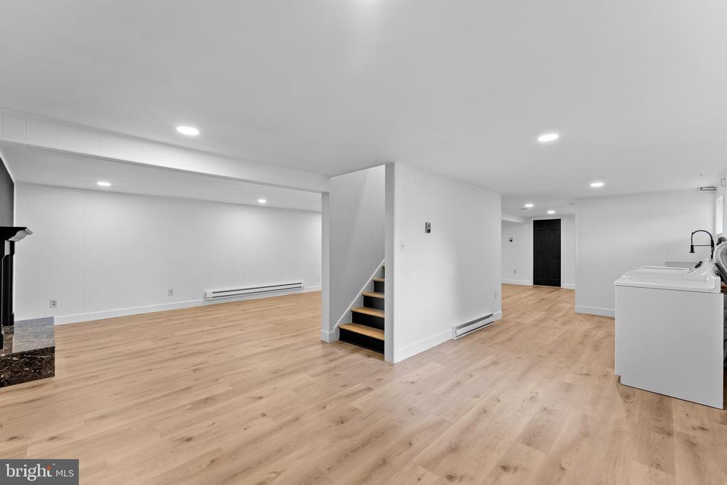9706 SIGNAL COURT