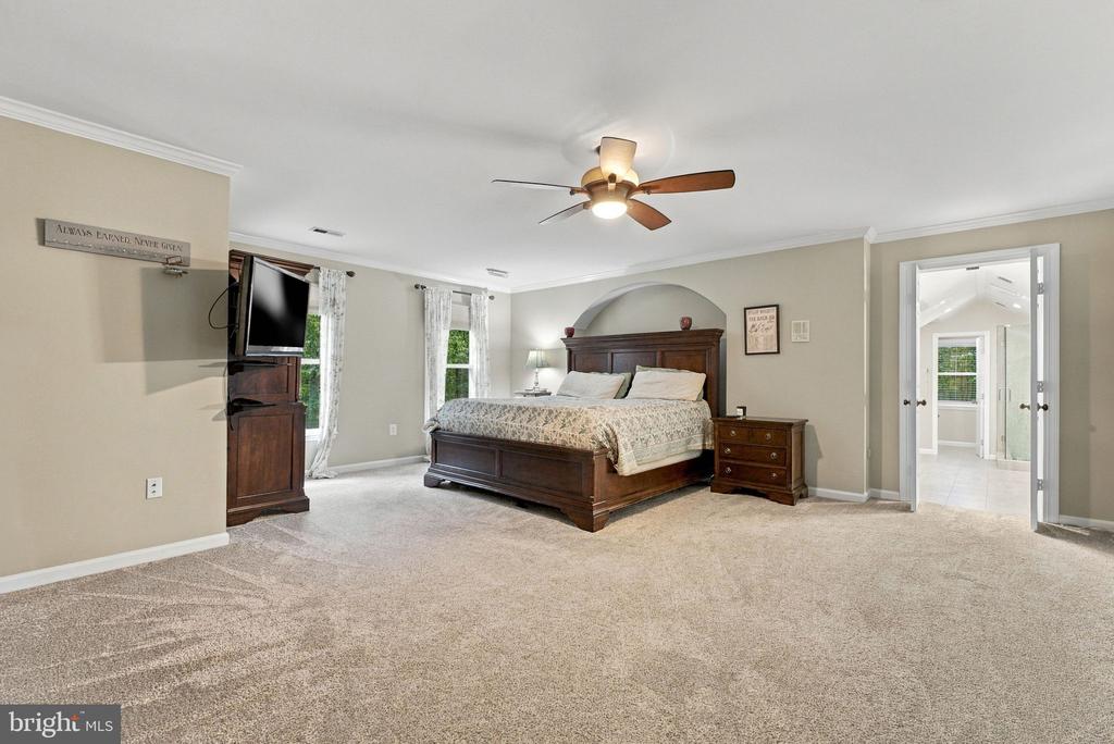 10080 GREENWICH WOOD DRIVE