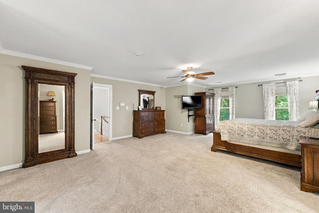 10080 GREENWICH WOOD DRIVE