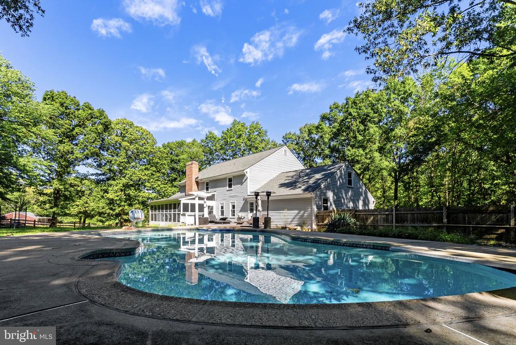 10080 GREENWICH WOOD DRIVE