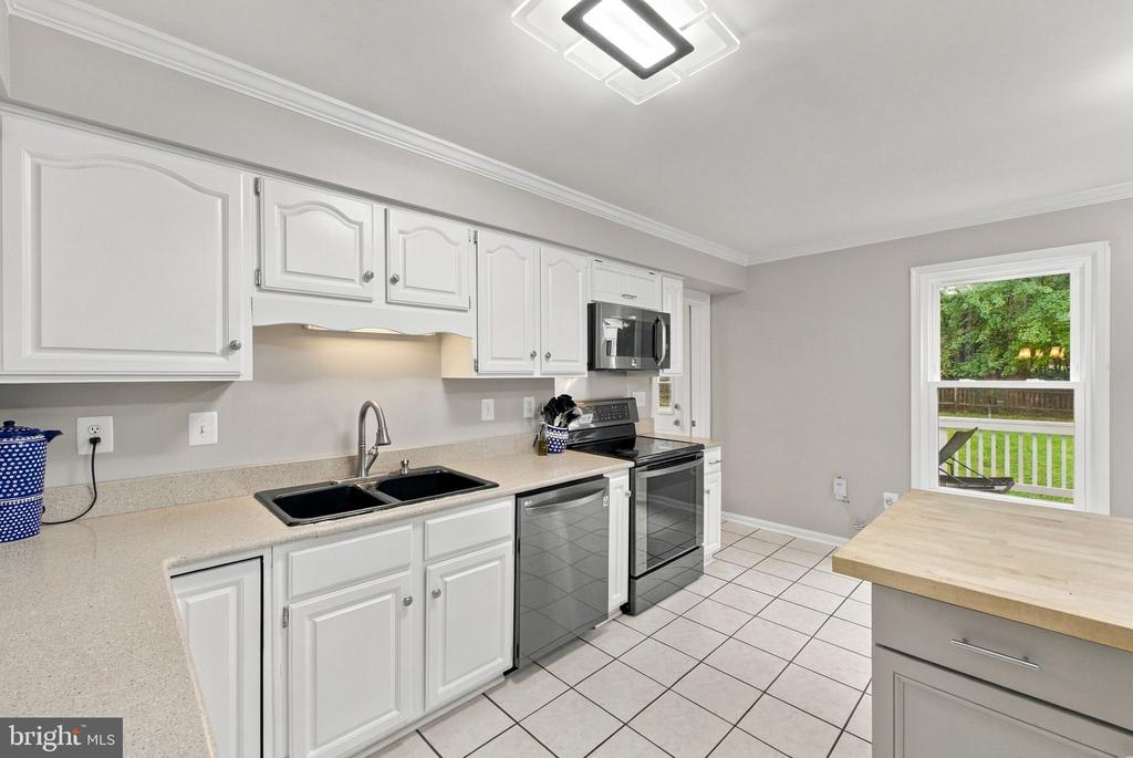 10080 GREENWICH WOOD DRIVE