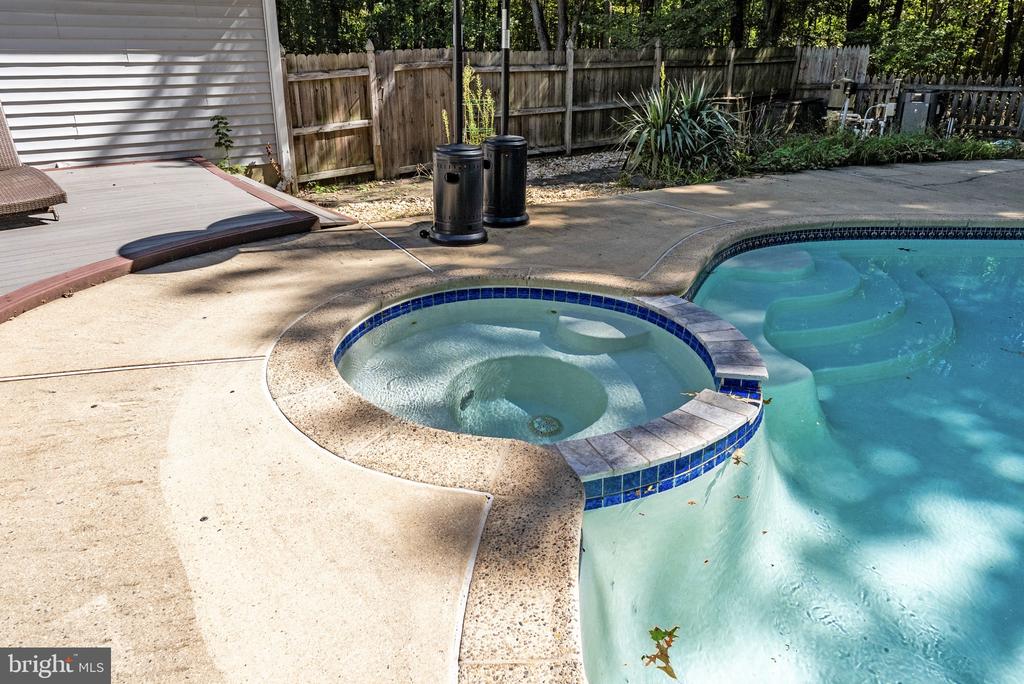 10080 GREENWICH WOOD DRIVE