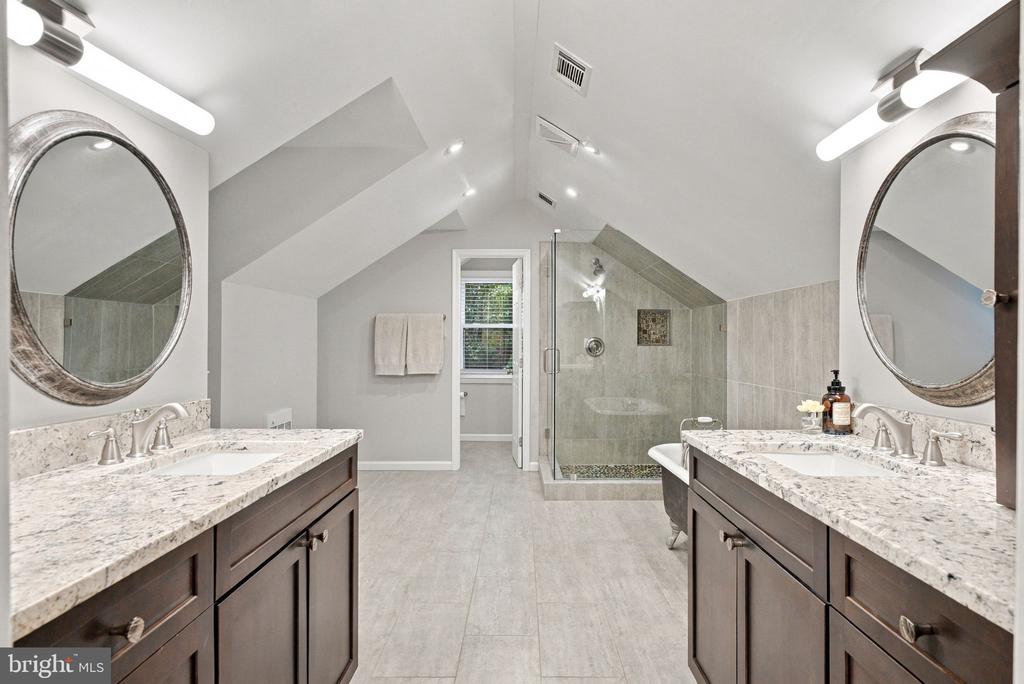 10080 GREENWICH WOOD DRIVE