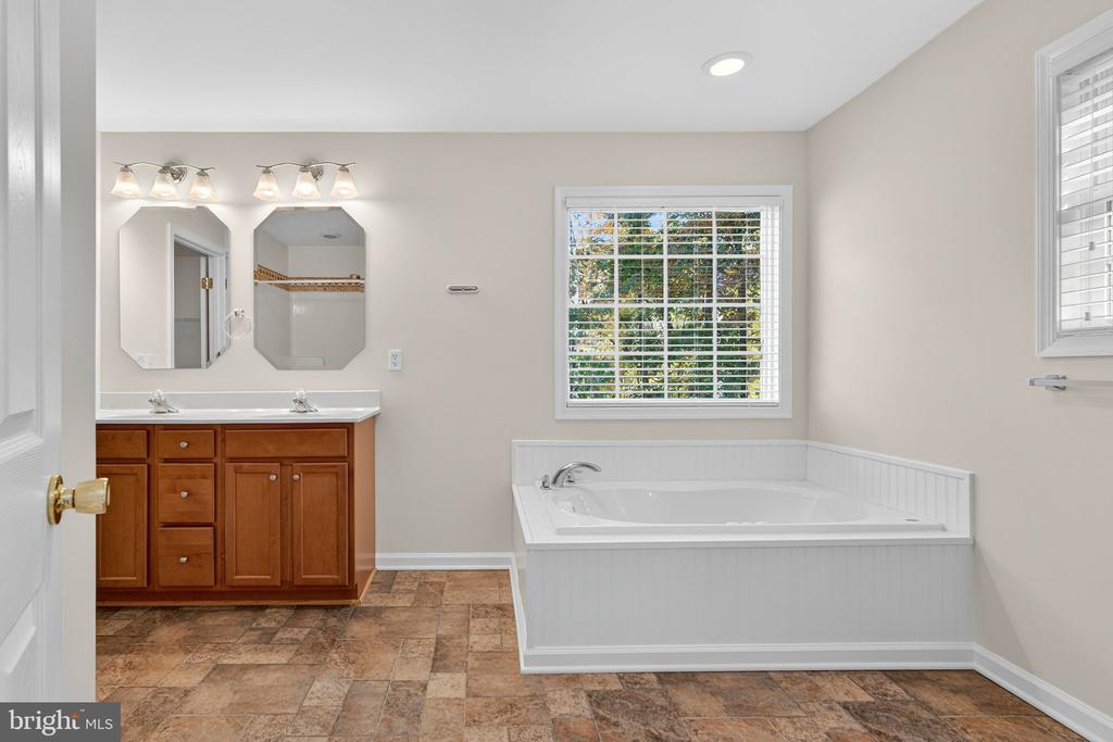850 TIMBERLAND MANOR