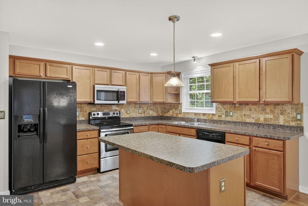 850 TIMBERLAND MANOR