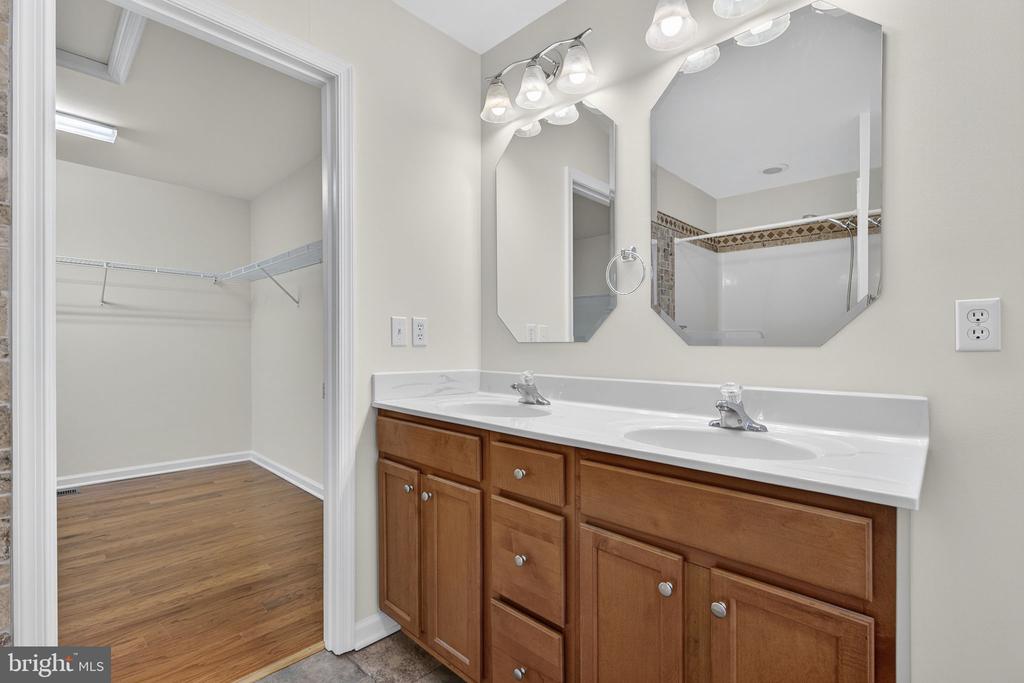 850 TIMBERLAND MANOR