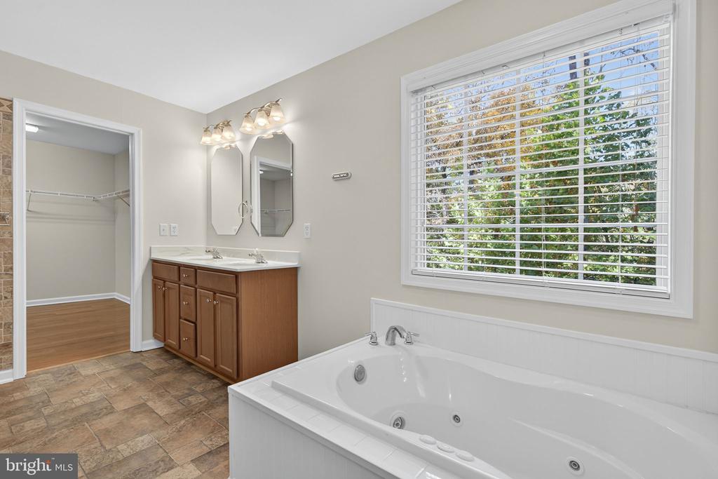 850 TIMBERLAND MANOR
