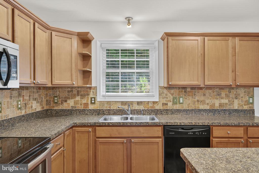 850 TIMBERLAND MANOR
