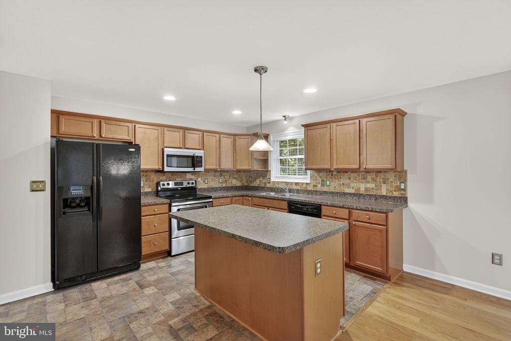850 TIMBERLAND MANOR