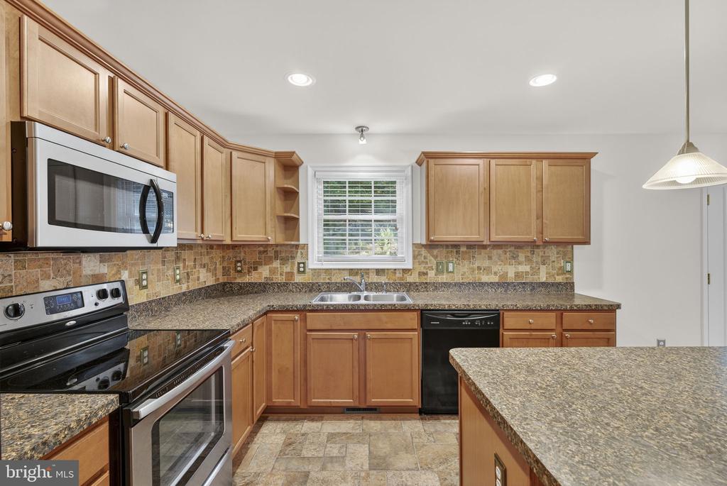 850 TIMBERLAND MANOR