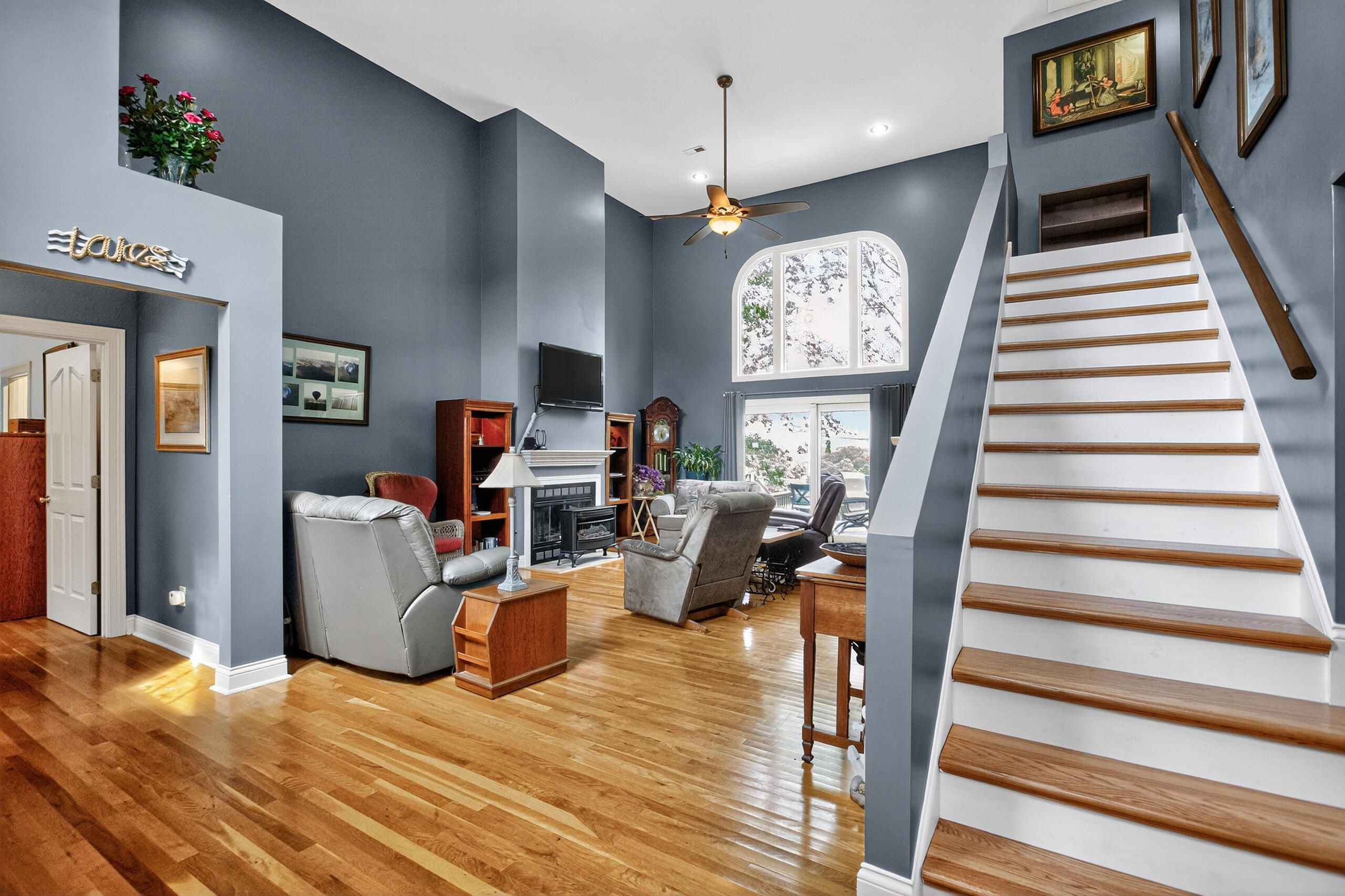 221 N Homestead Lane