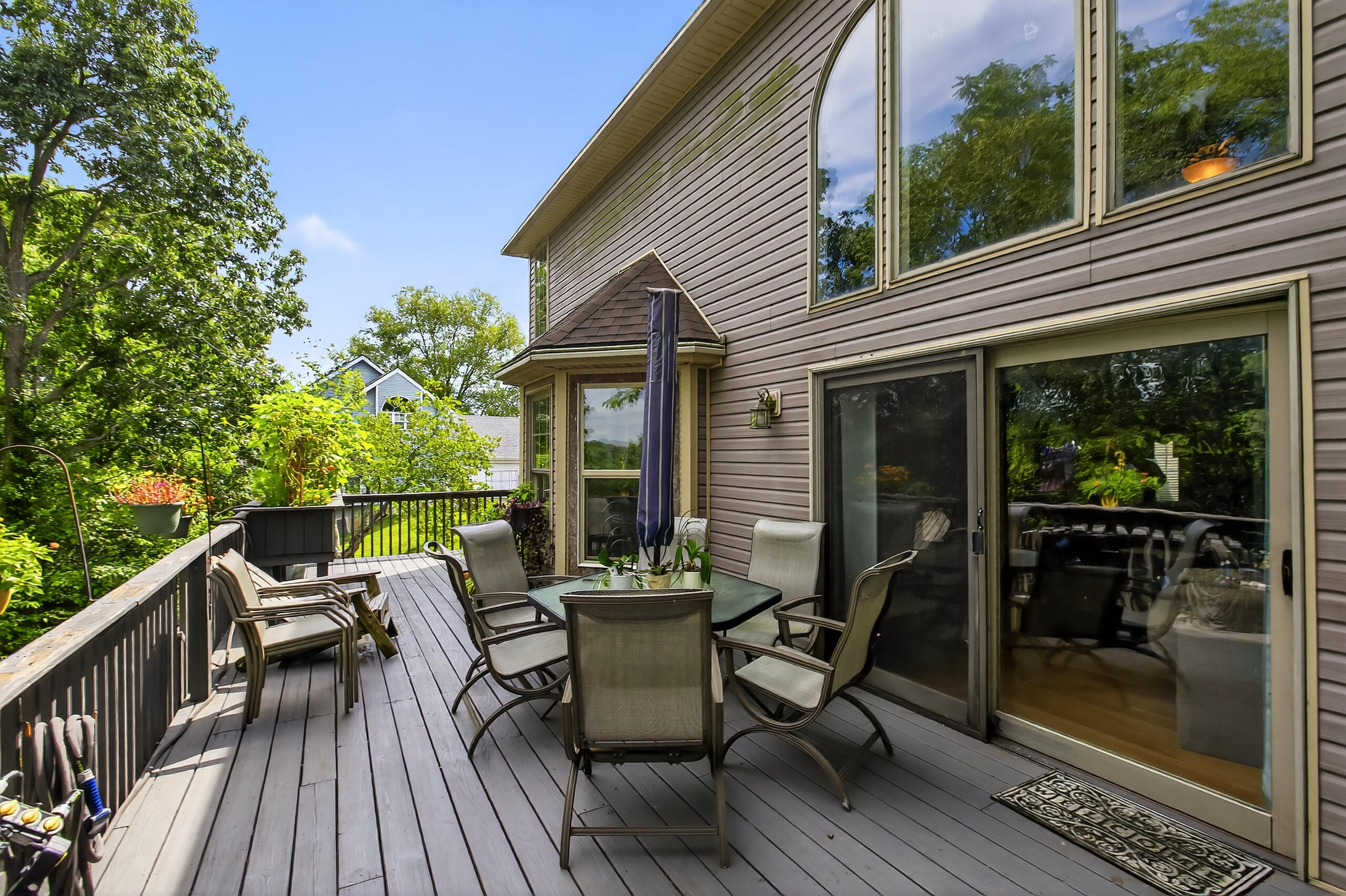 221 N Homestead Lane