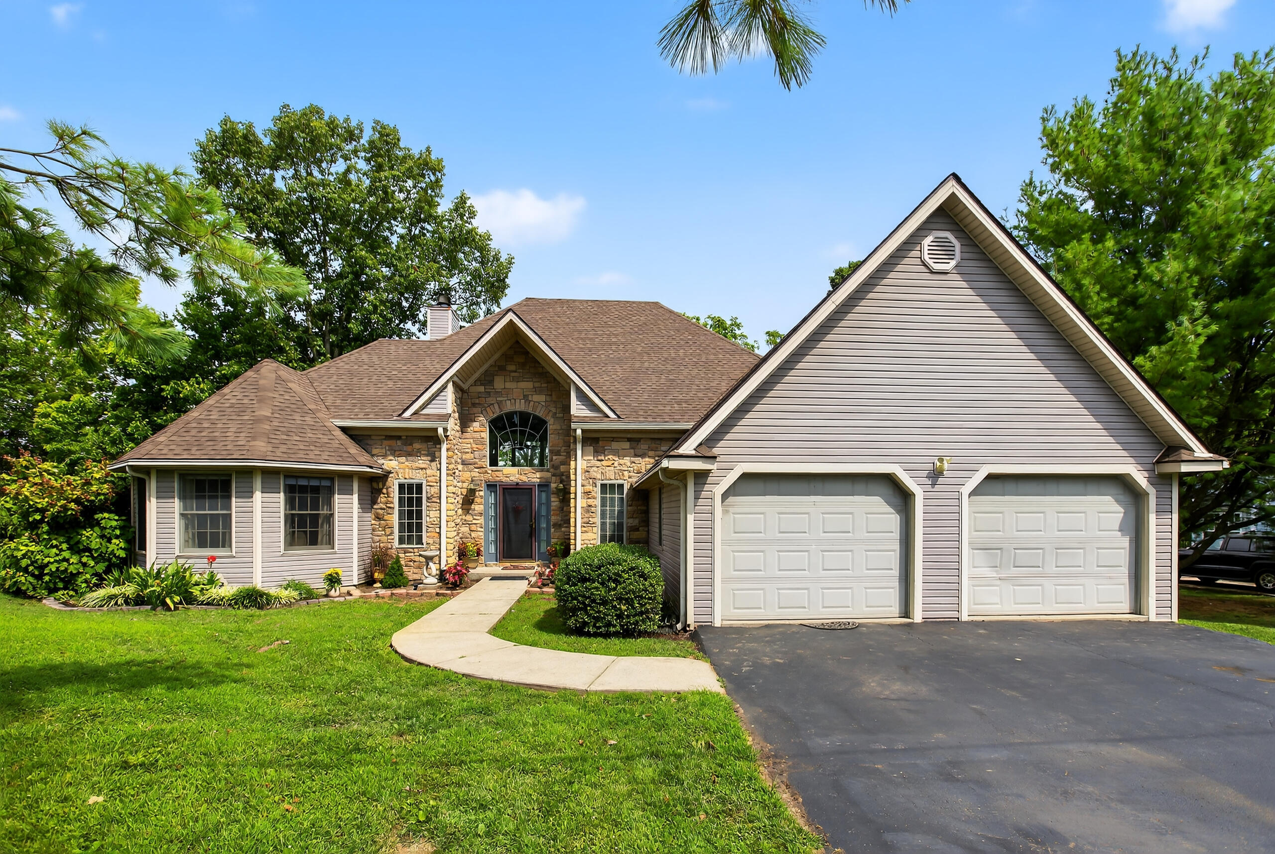 221 N Homestead Lane