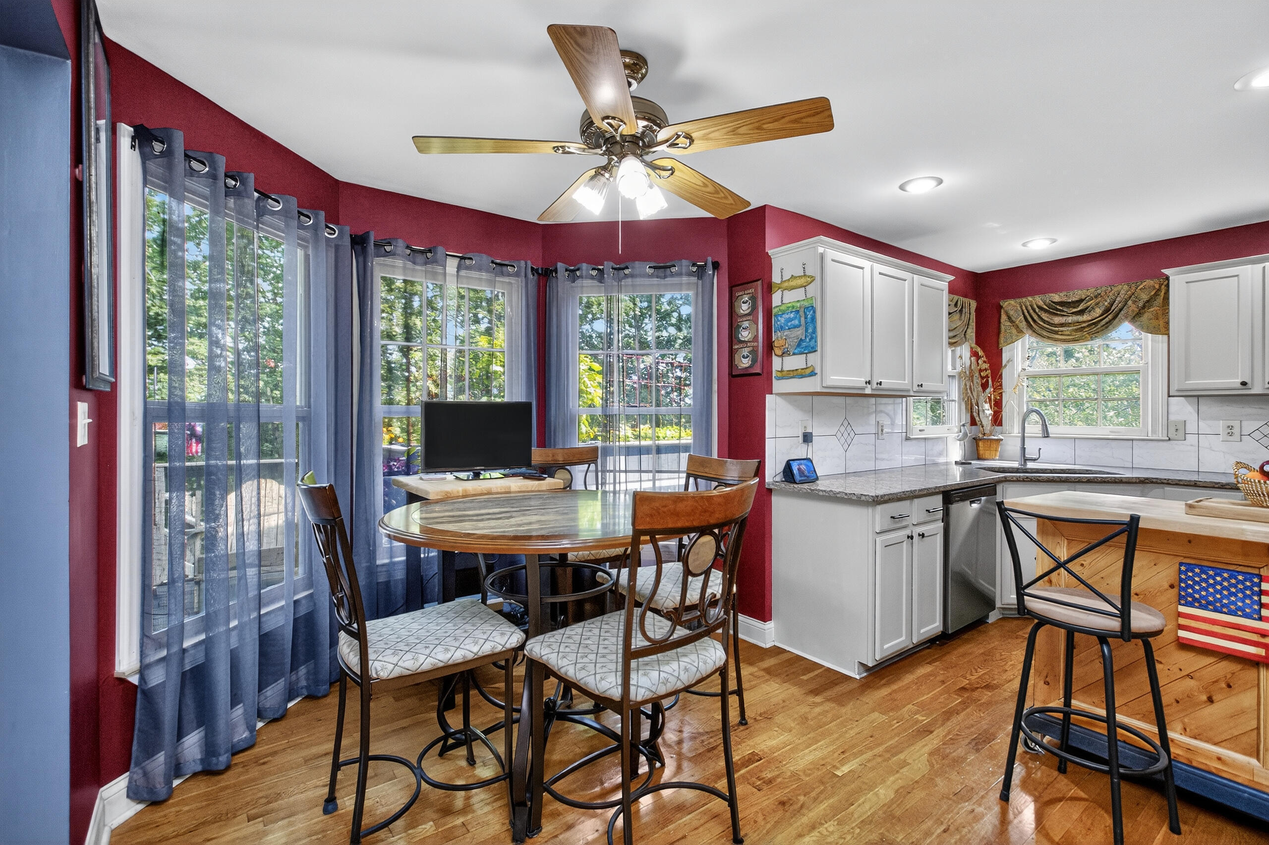 221 N Homestead Lane