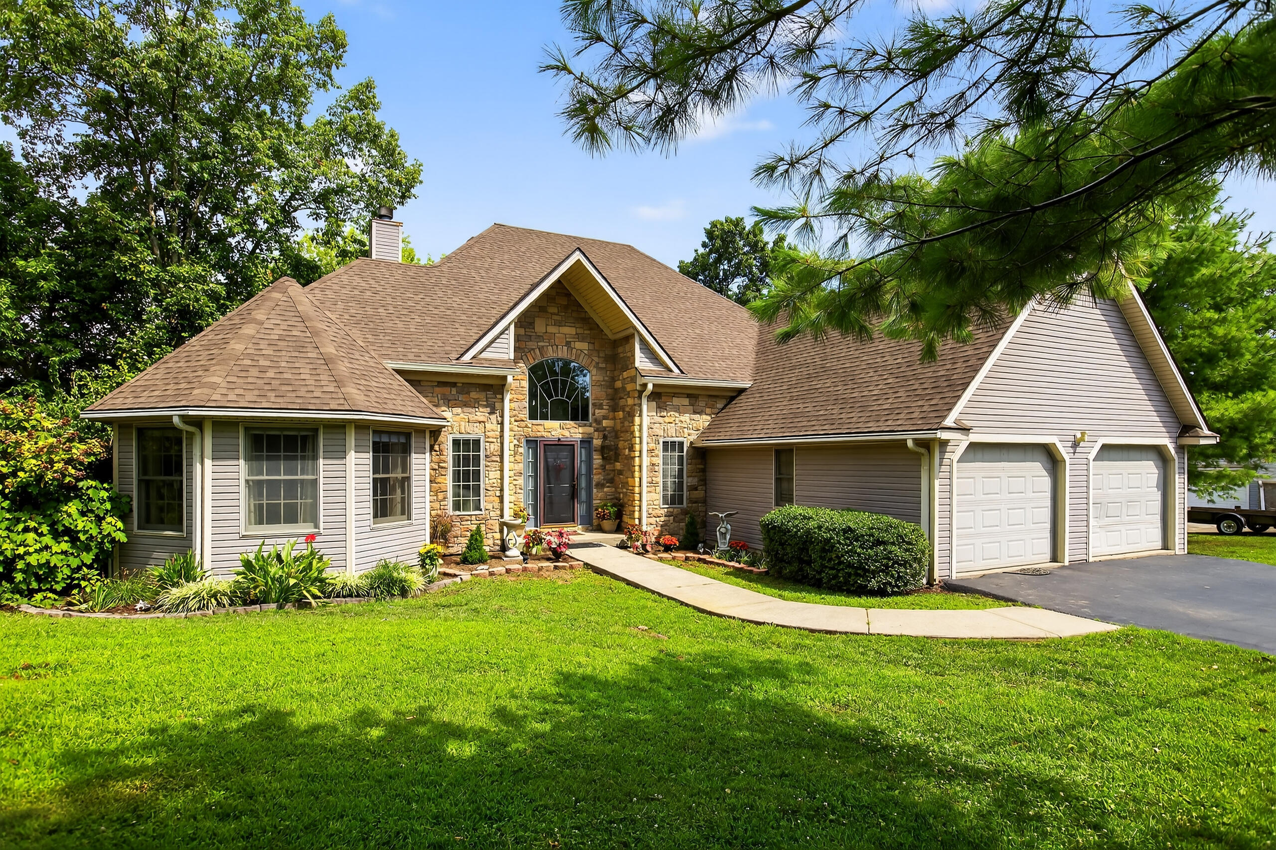 221 N Homestead Lane