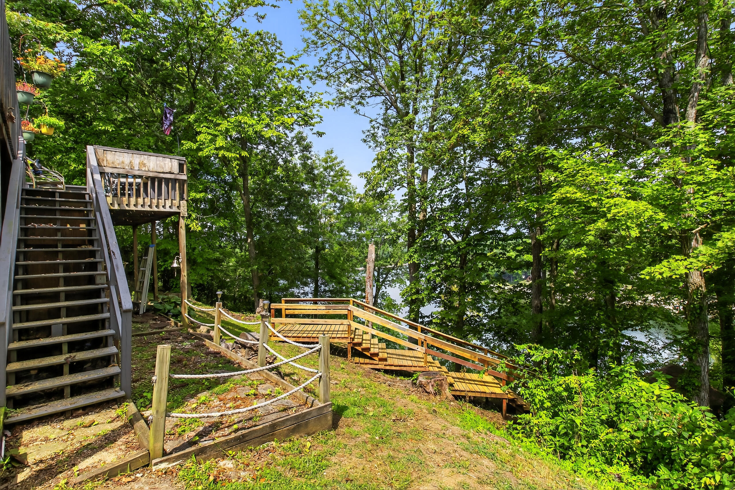 221 N Homestead Lane