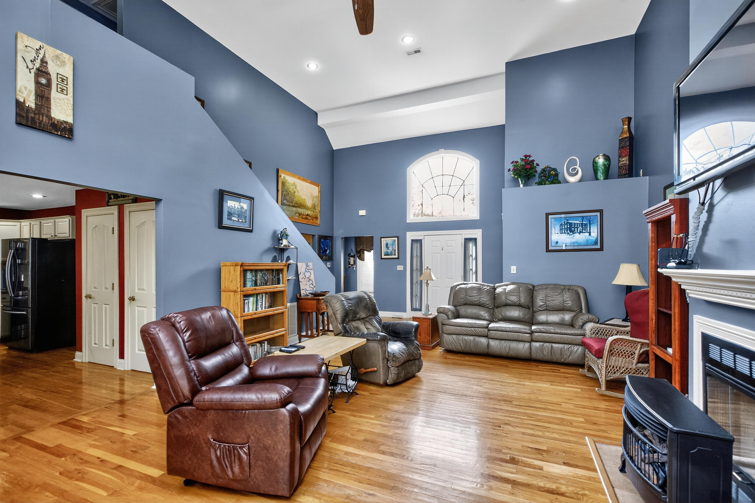 221 N Homestead Lane