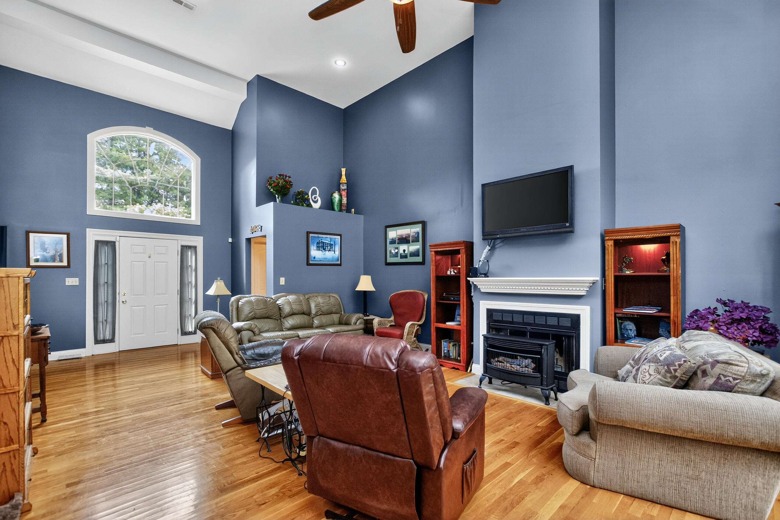 221 N Homestead Lane