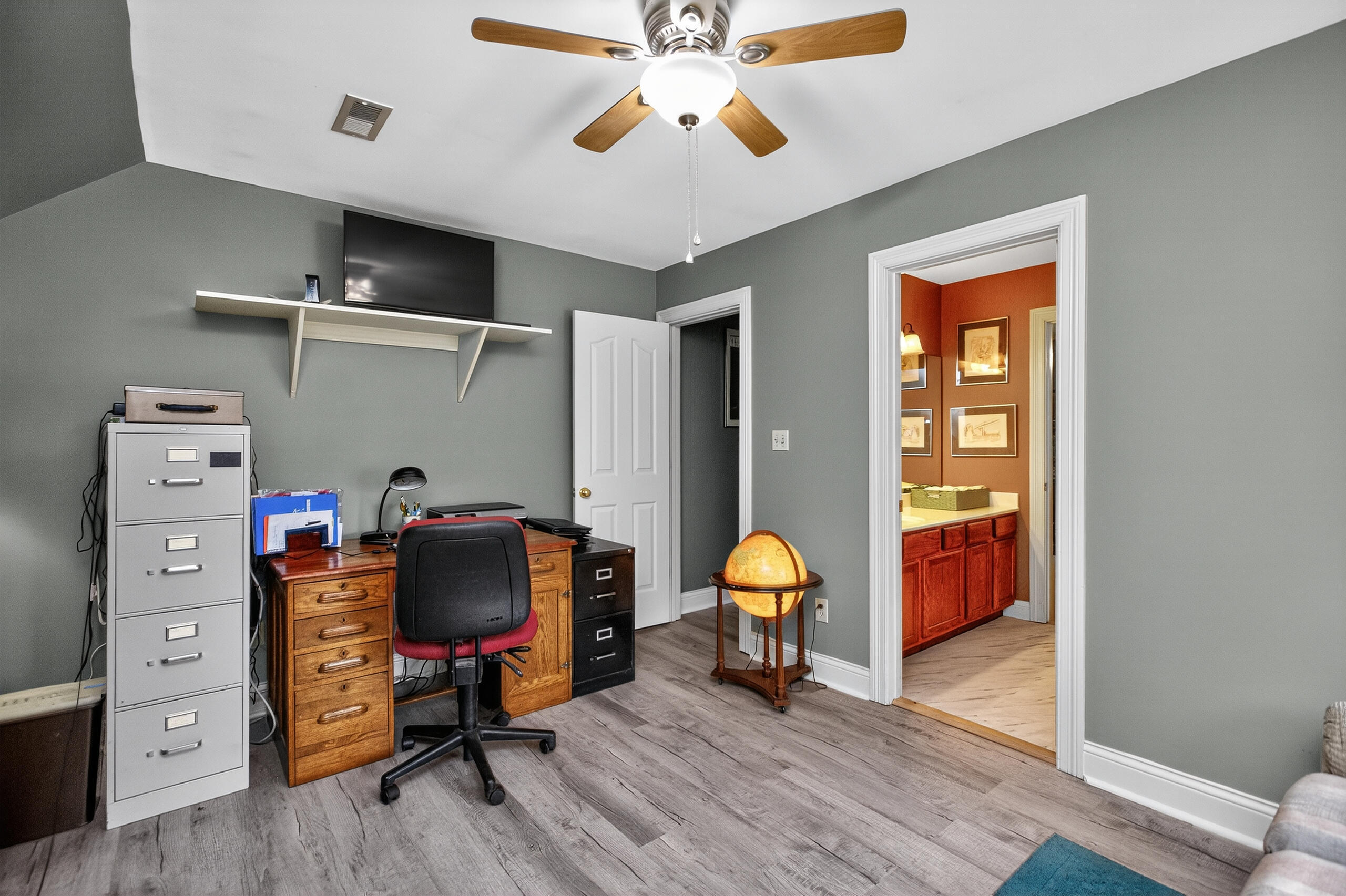 221 N Homestead Lane