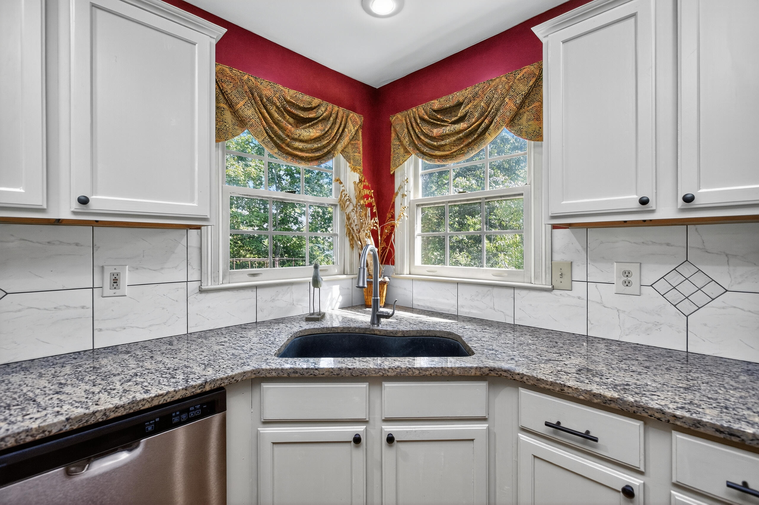 221 N Homestead Lane