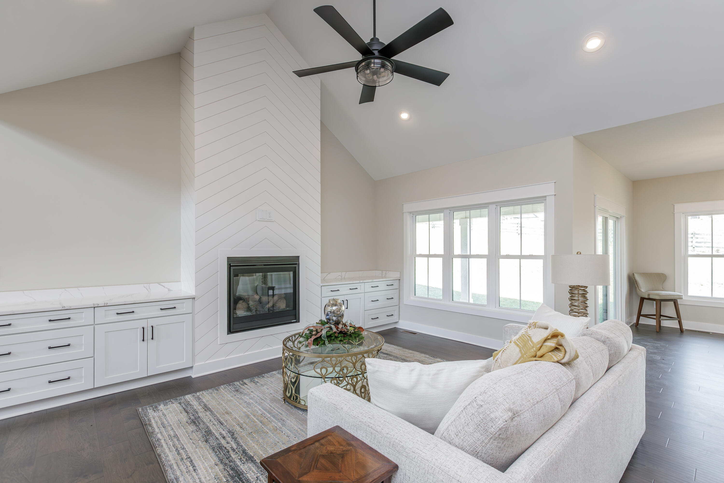 635 Lakeside Drive
