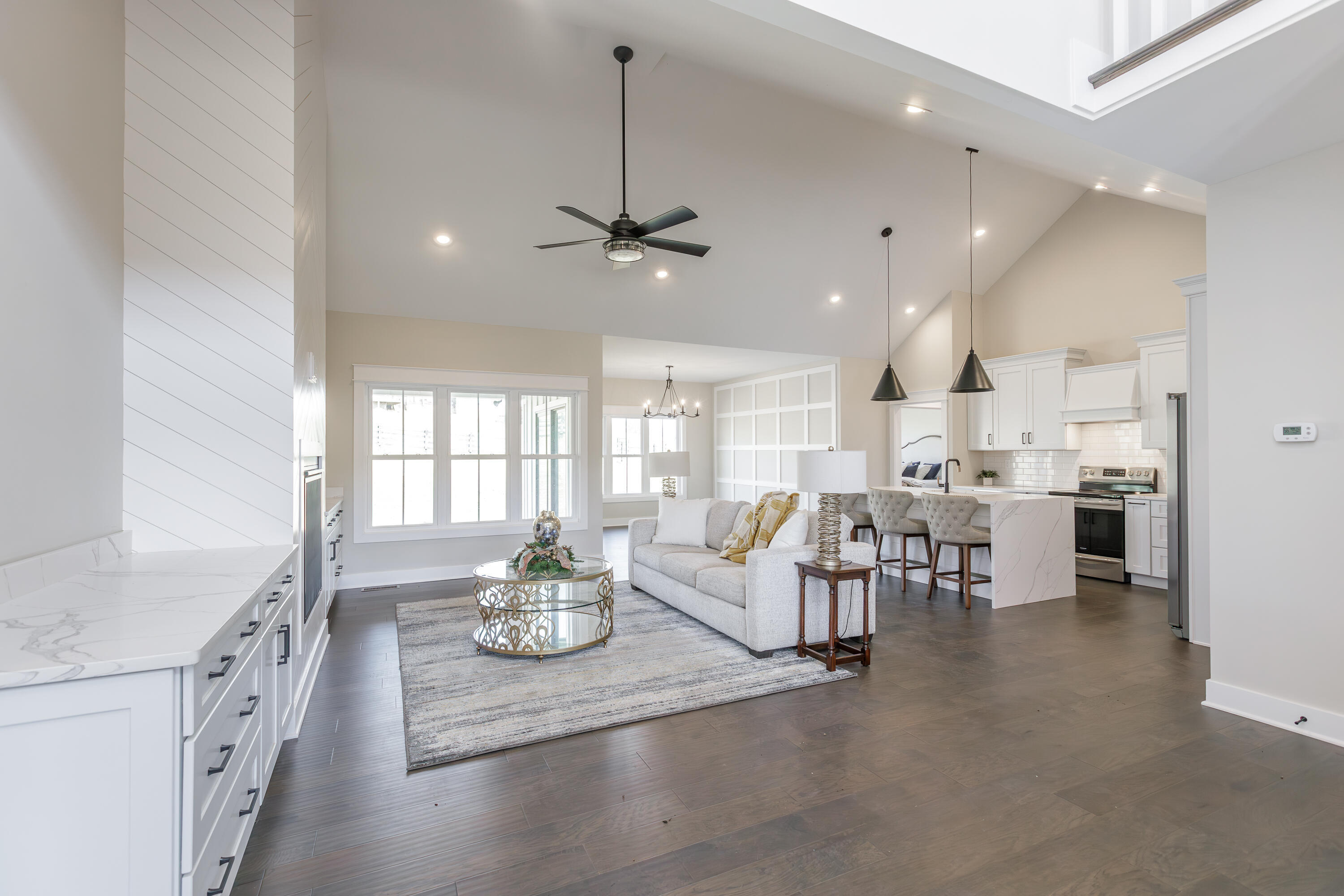 635 Lakeside Drive