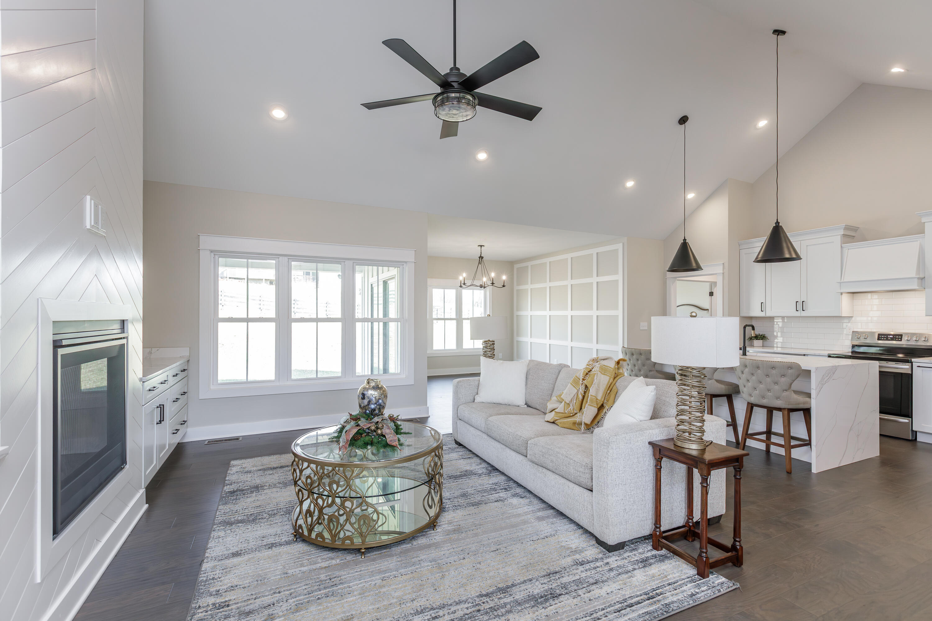 635 Lakeside Drive