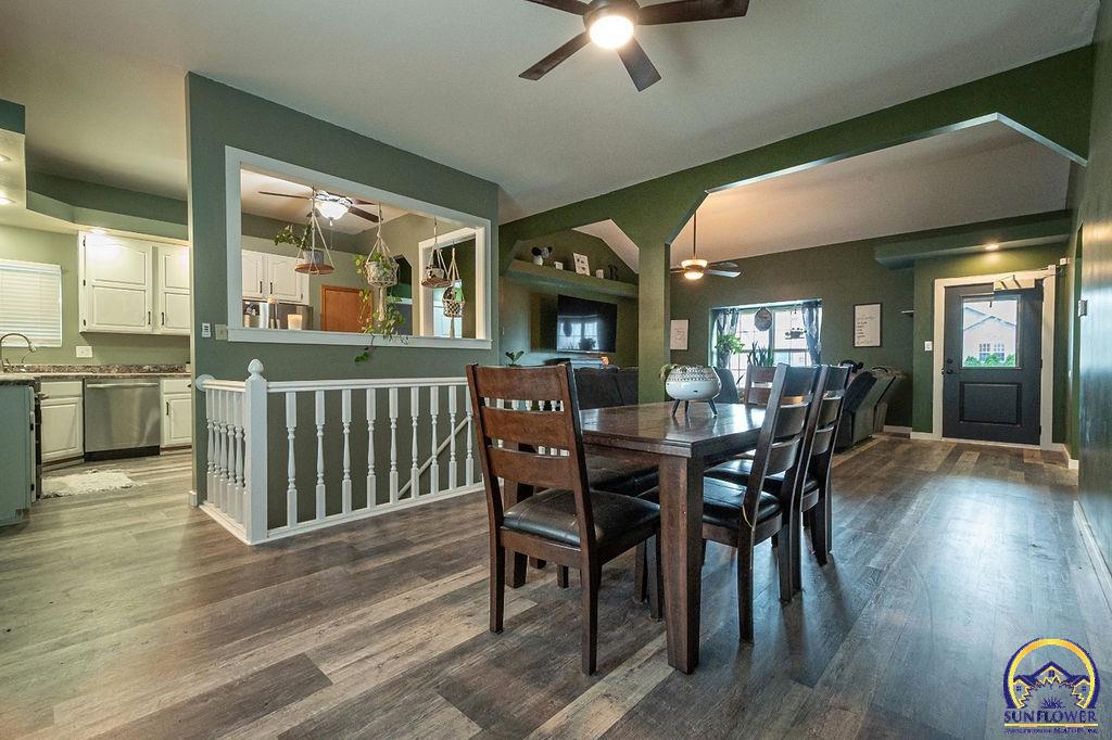 406 Sunset LN
