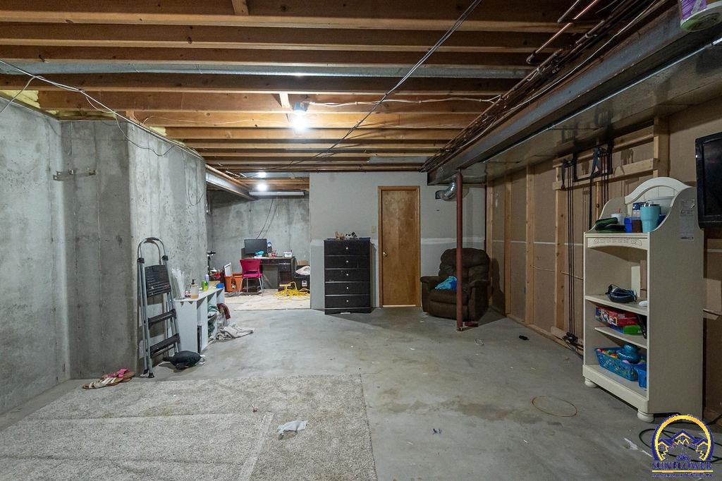 406 Sunset LN