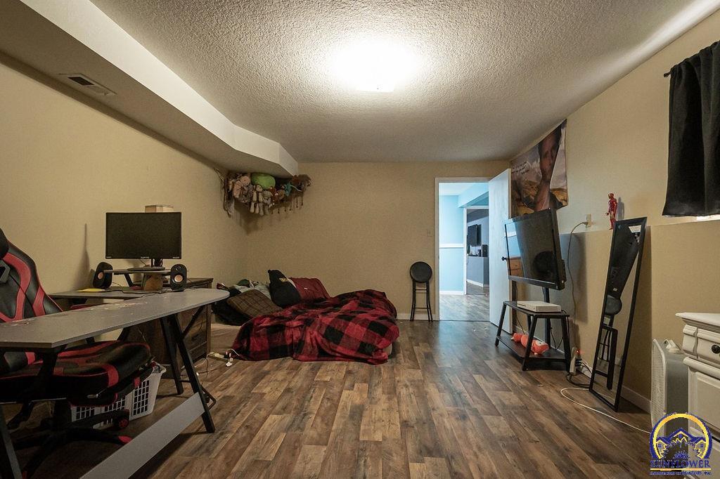 406 Sunset LN