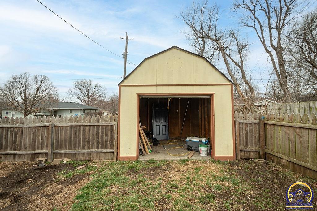 406 Sunset LN
