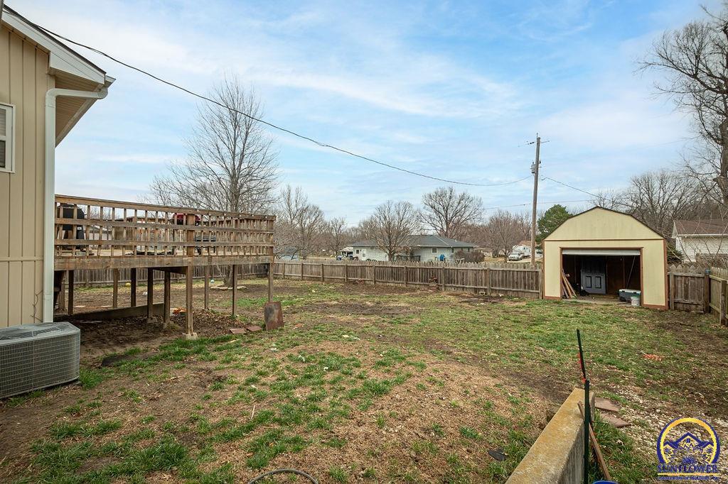 406 Sunset LN