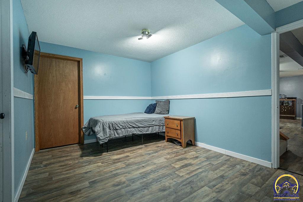 406 Sunset LN