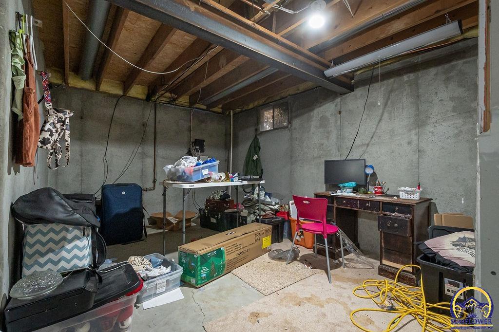 406 Sunset LN