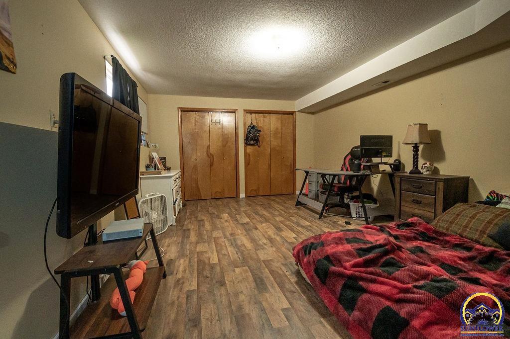 406 Sunset LN