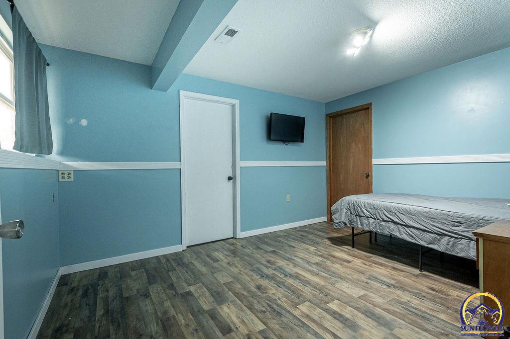 406 Sunset LN