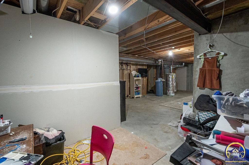 406 Sunset LN