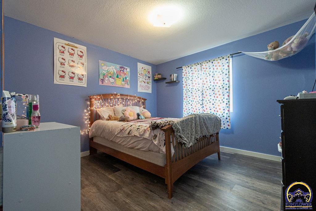 406 Sunset LN