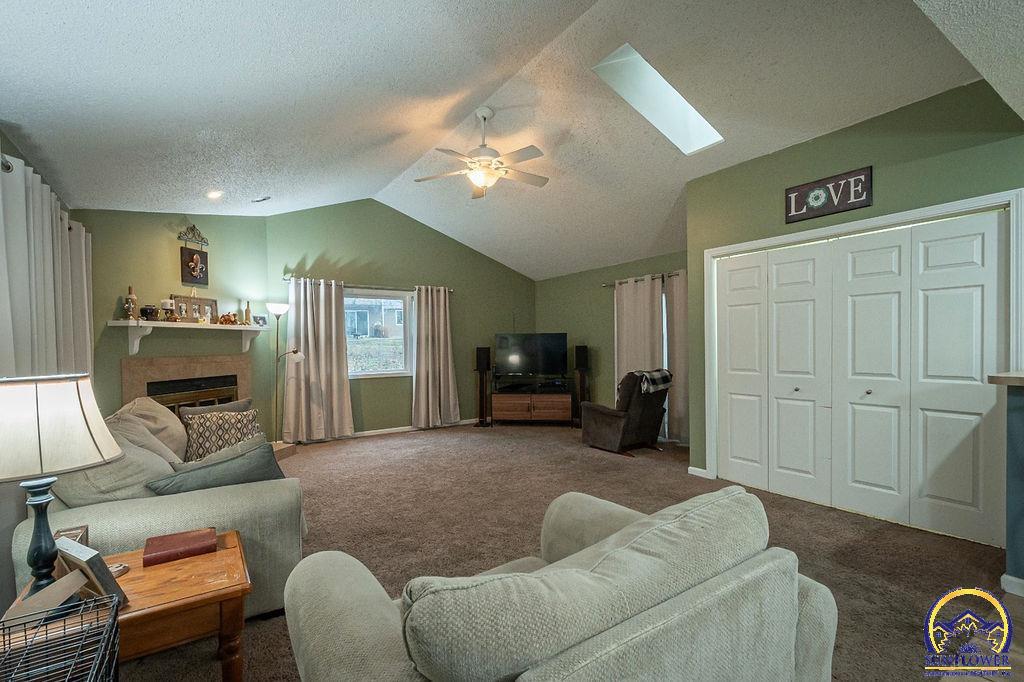 1558 SW Belle AVE