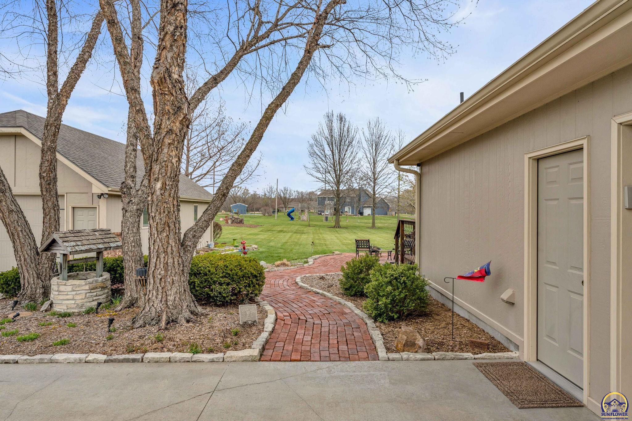 4310 NW Button PL