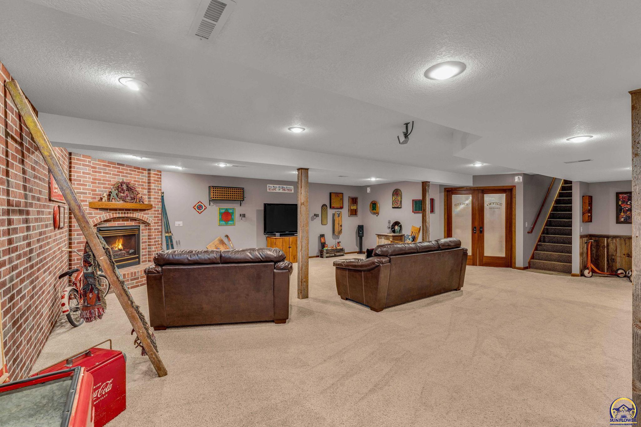 4310 NW Button PL