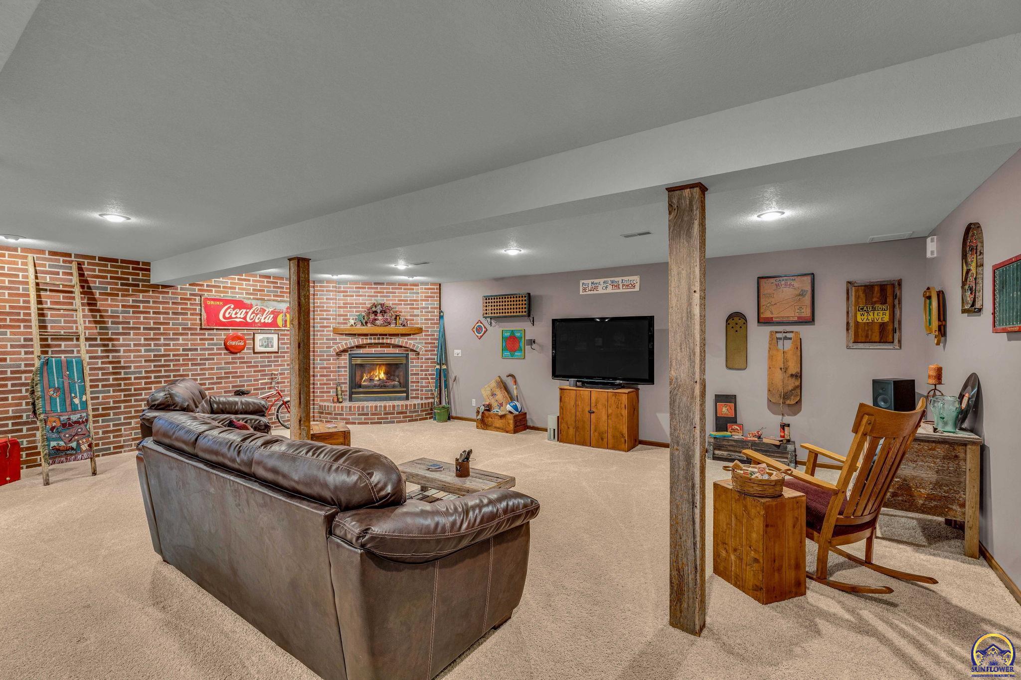 4310 NW Button PL