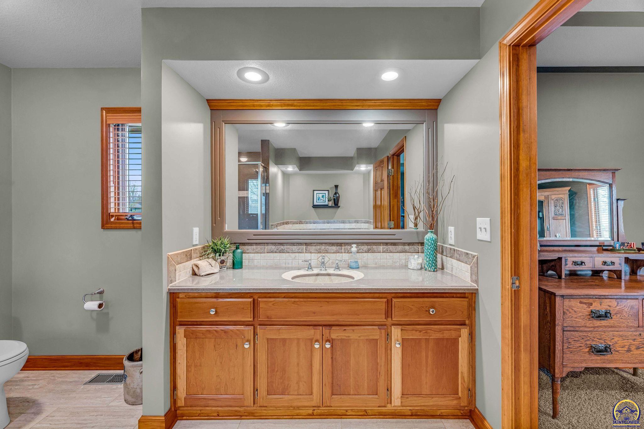 4310 NW Button PL