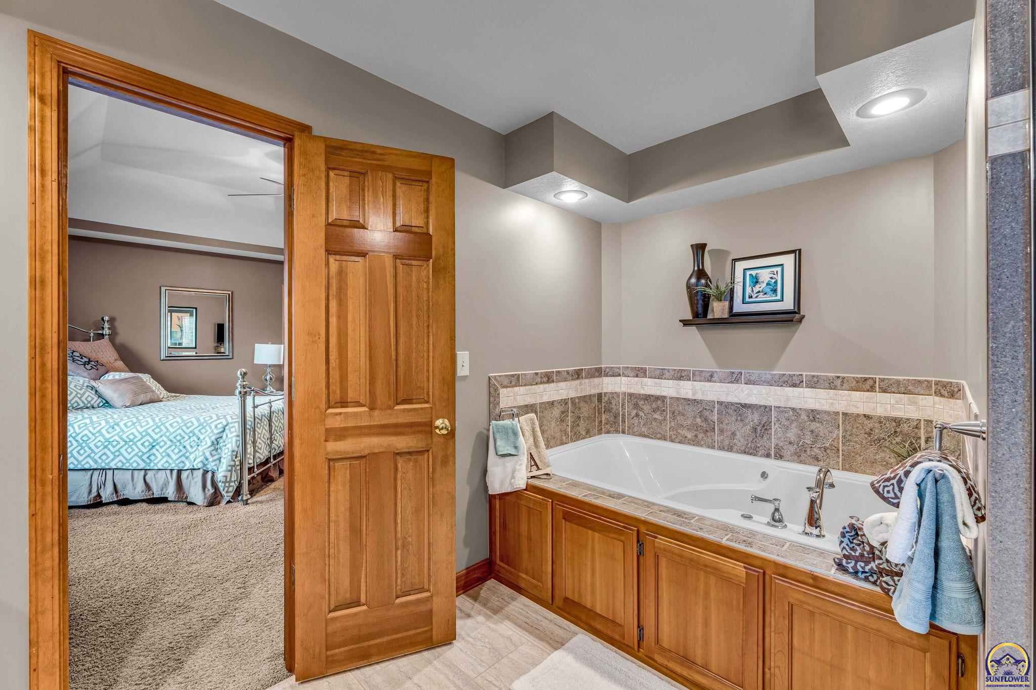 4310 NW Button PL